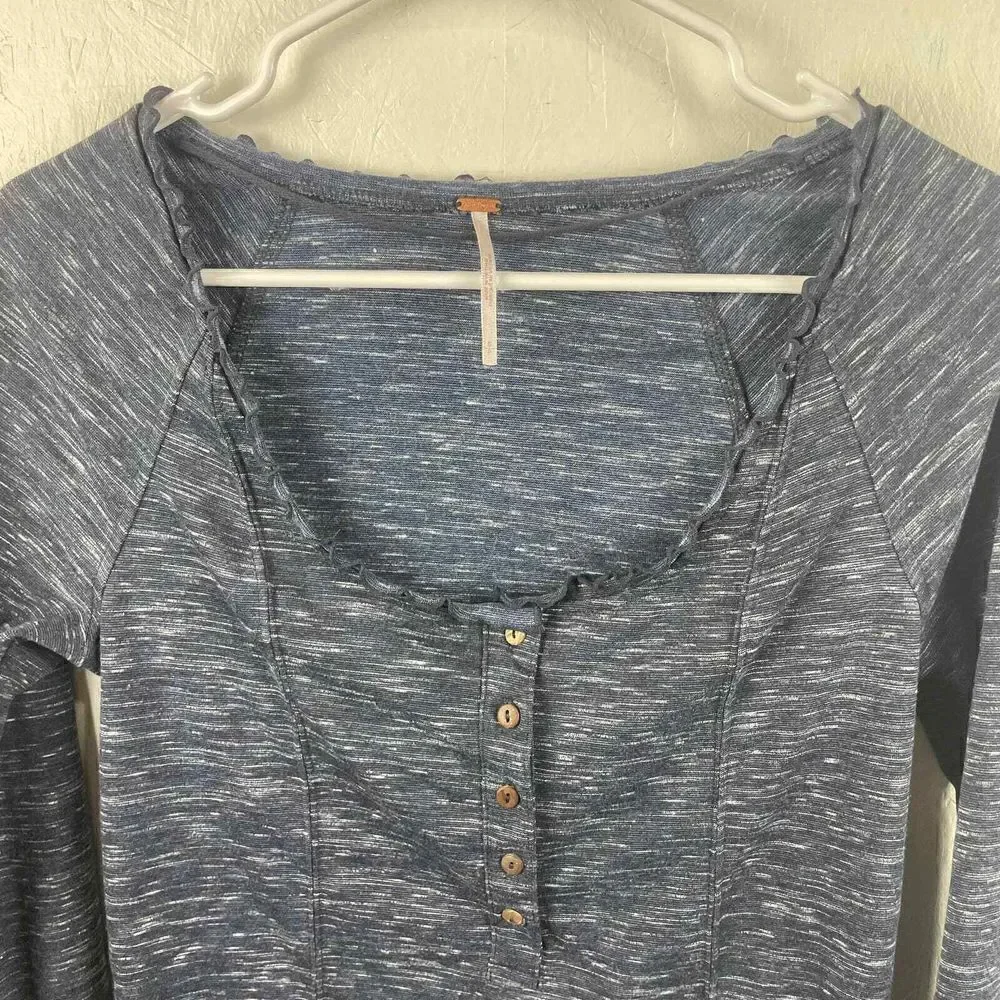 Free People‎ Lettuce Hem Ruffle Blue Henley Style Marled Shirt Size Small